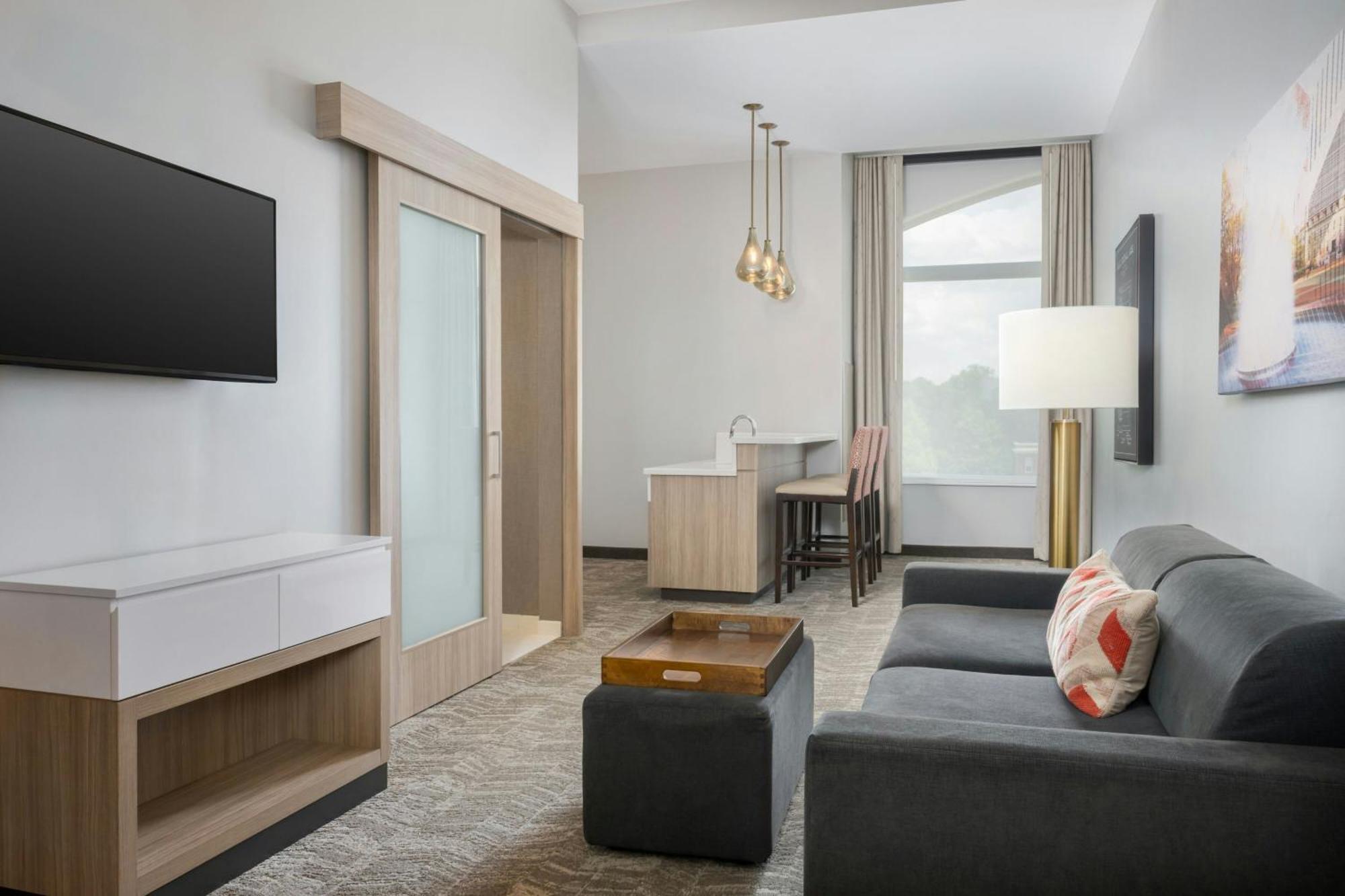 Springhill By Marriott Downtown/university Area