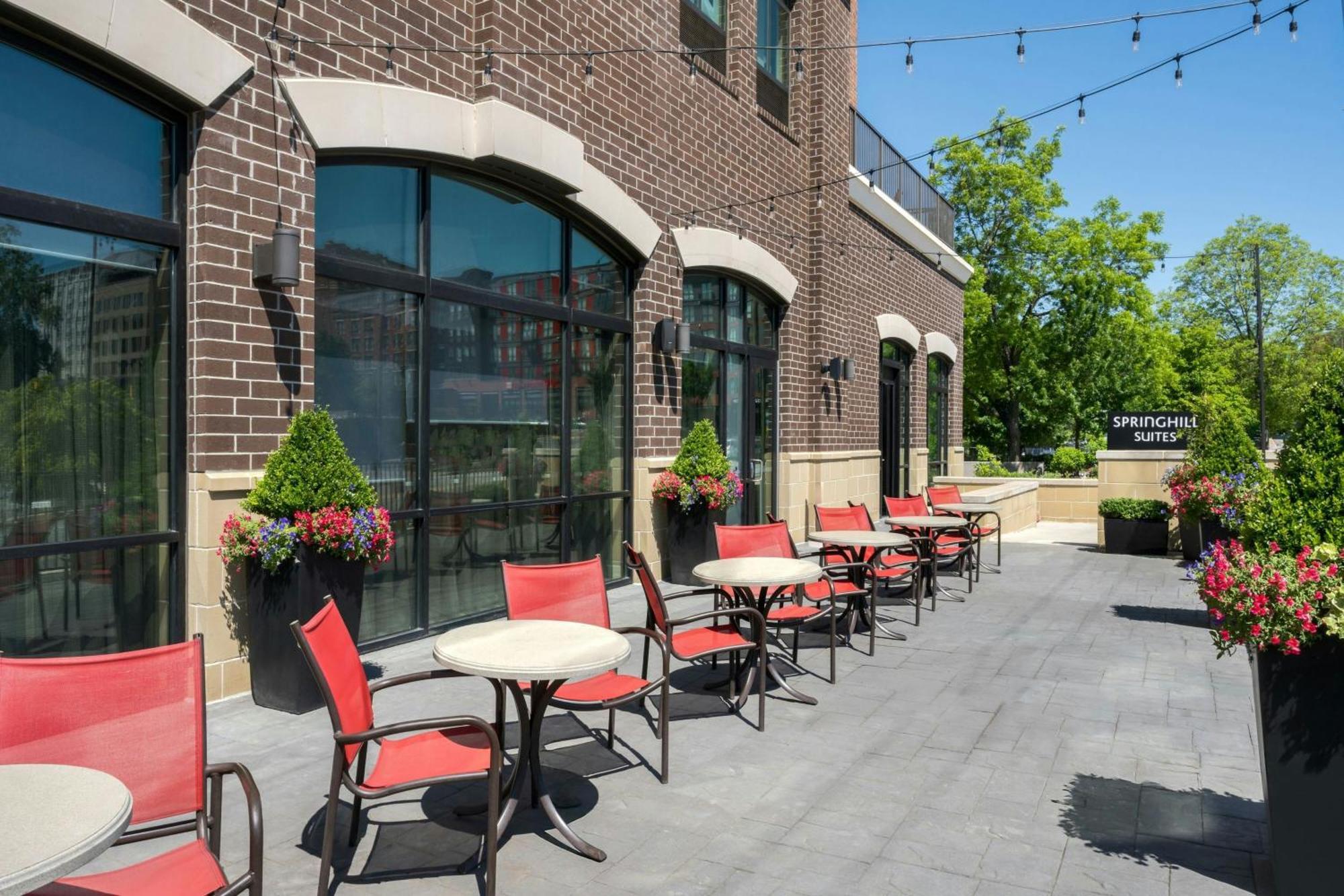 Springhill By Marriott Downtown/university Area 3*