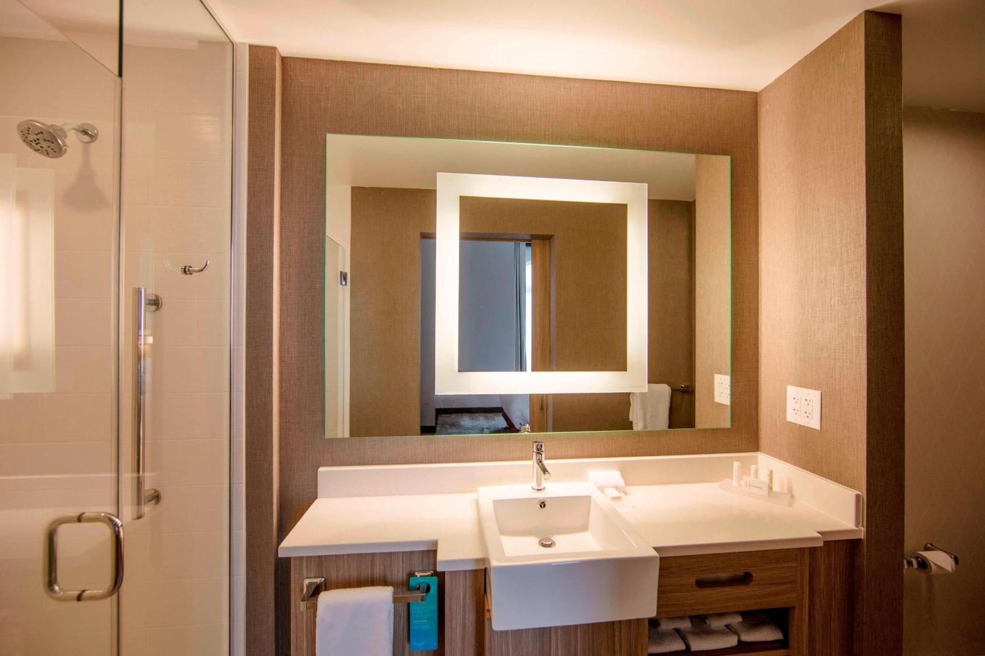 Springhill By Marriott Downtown/university Area Hotel