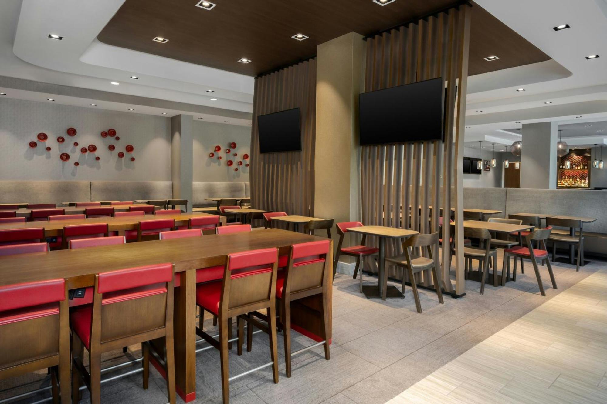 Springhill By Marriott Downtown/university Area Hotel